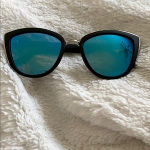 Quay blue-ish mirrored  sunglasses